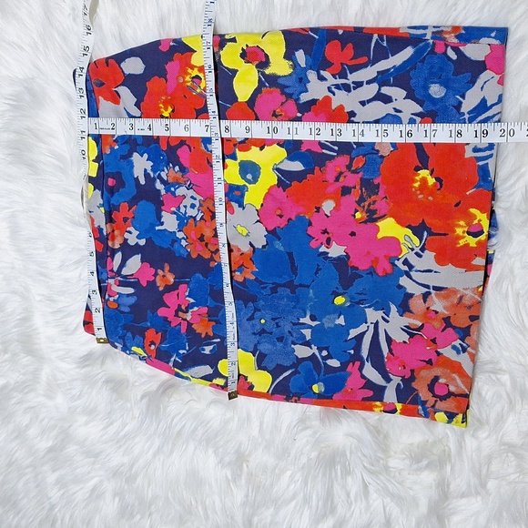 Loft 2P flower pencil skirt with mock slit in back. - Picture 10 of 10